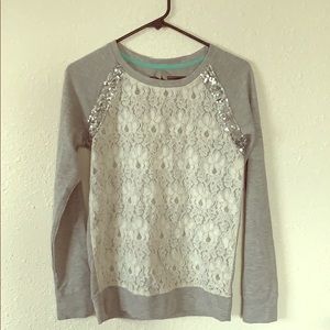 Vanity small. It has a lacy see through front.